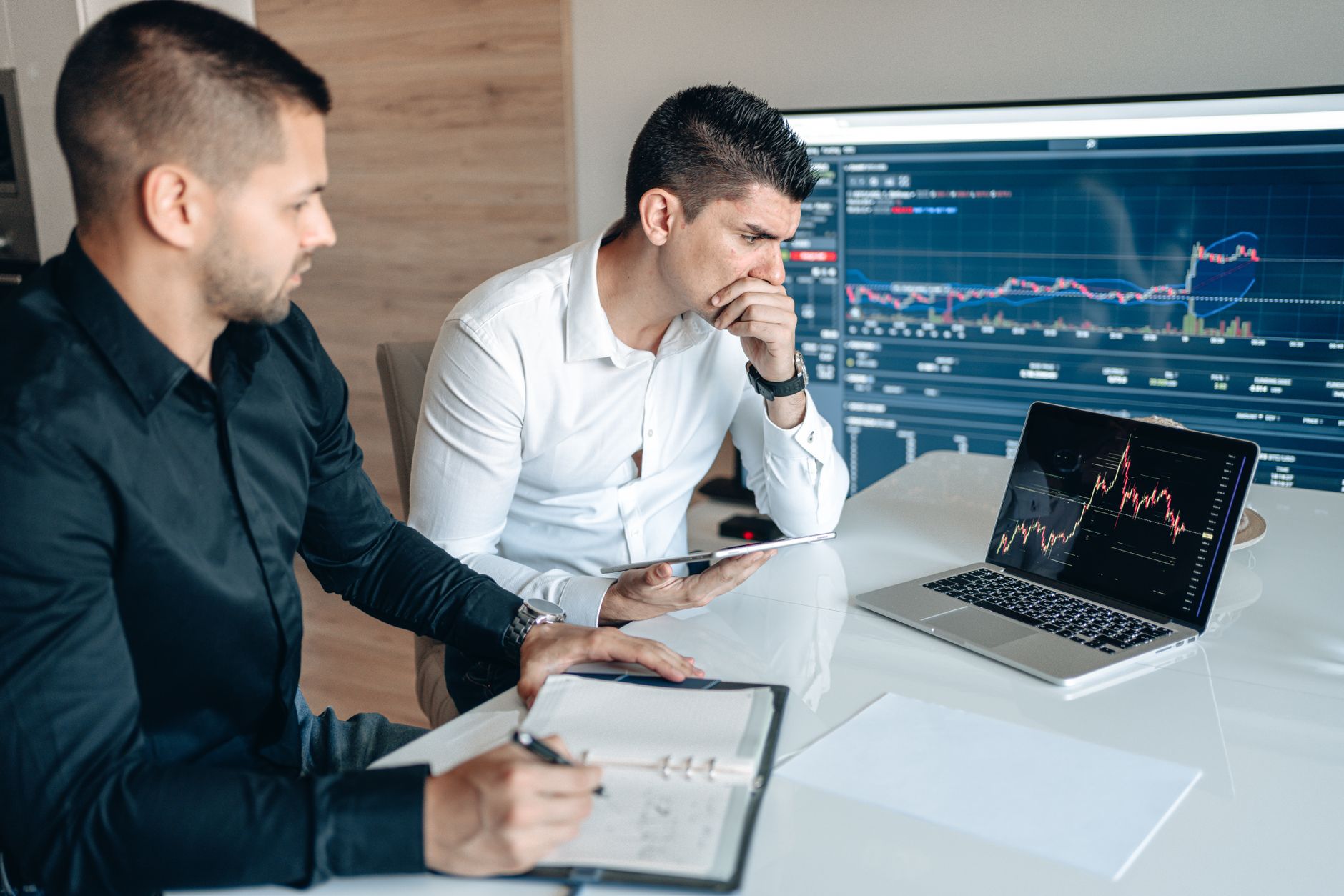 Ecuadorian investors analysing real estate market data